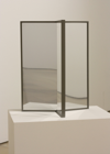 „Ein toter Winkel” 2016, 75x40x60cm, acrylic glas, steel, mirror transparent film