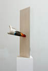 „Begrenzung”, 2013,           40x45x165cm, newspapier, aluminium, wood, color