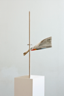 „Begrenzung”, 2013,           40x45x165cm, newspapier, colored aluminium, colored wood